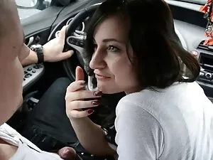 Ashley catches ձյան  ...