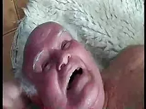 Սեքս է լողավազանում  ...